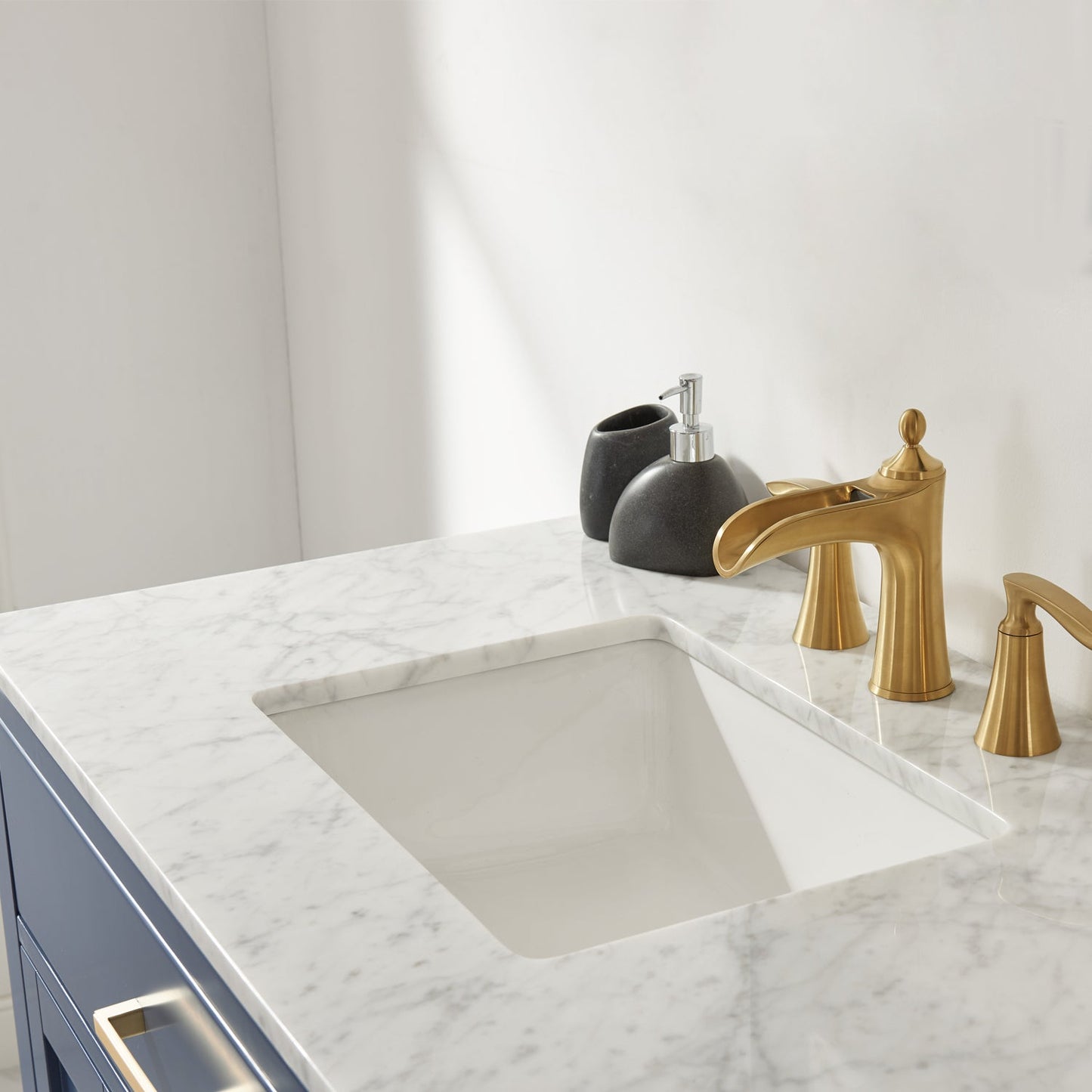 Ivy 36" Single Vanity with Top