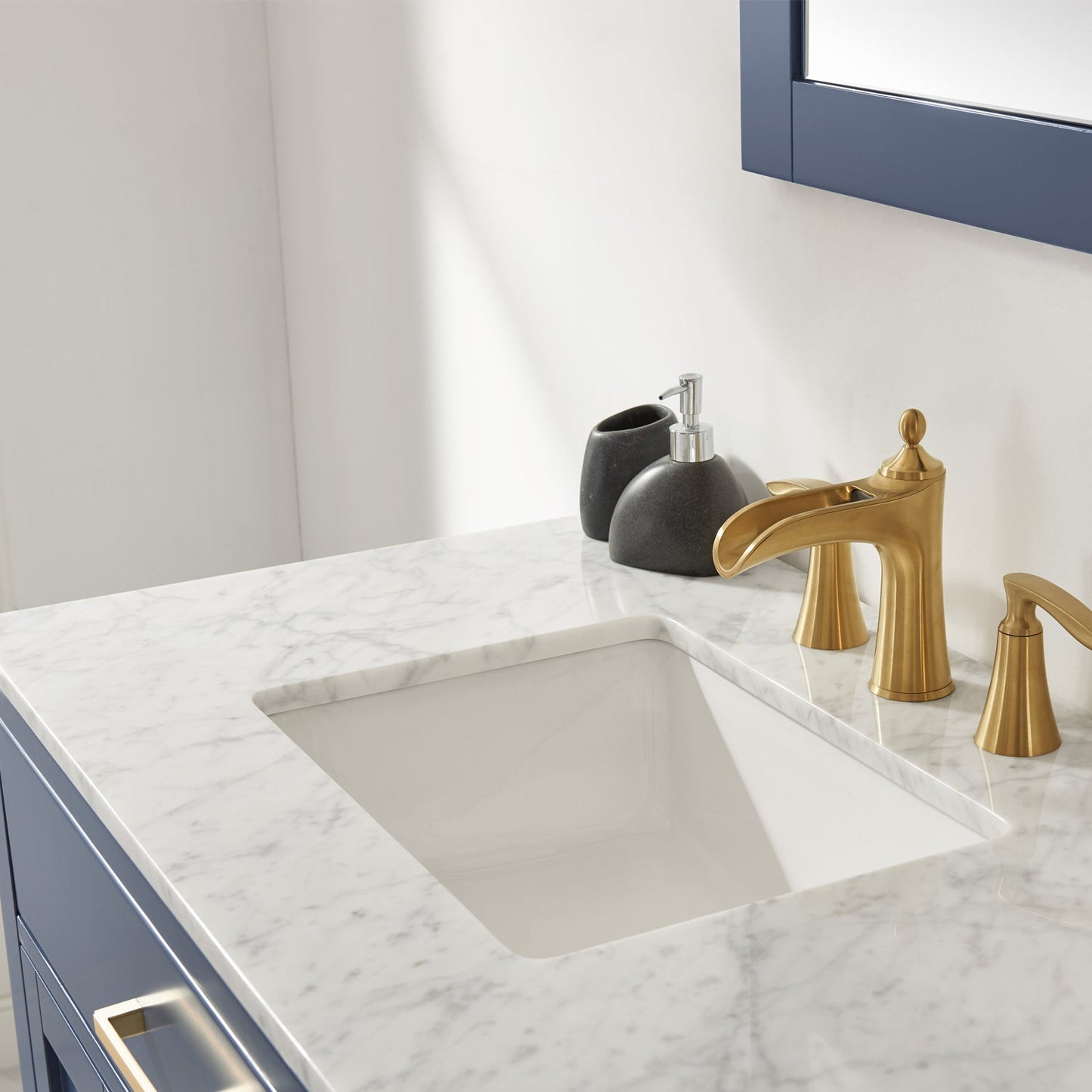 Ivy 36" Single Vanity with Top