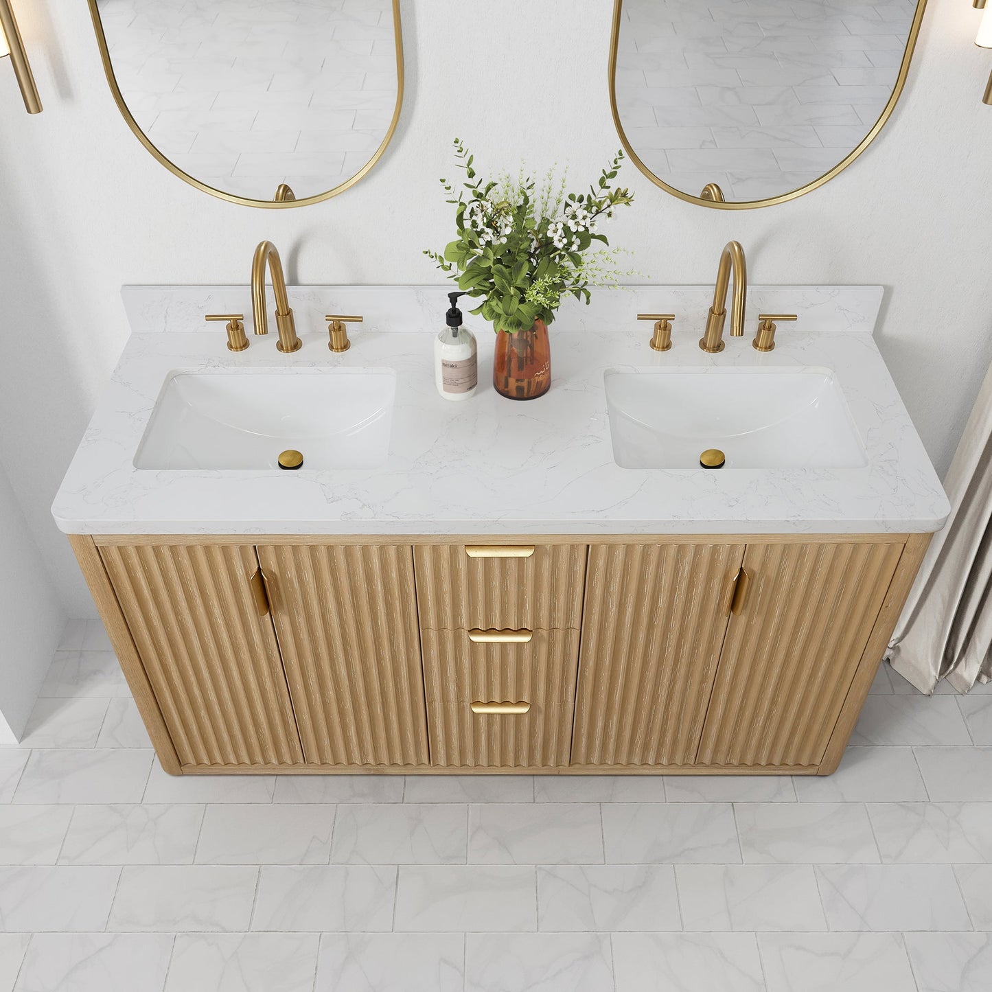 Cádiz 60in. Free-standing Double Bathroom Vanity in Washed Ash Grey with Composite top in Lightning White | Brushed Gold