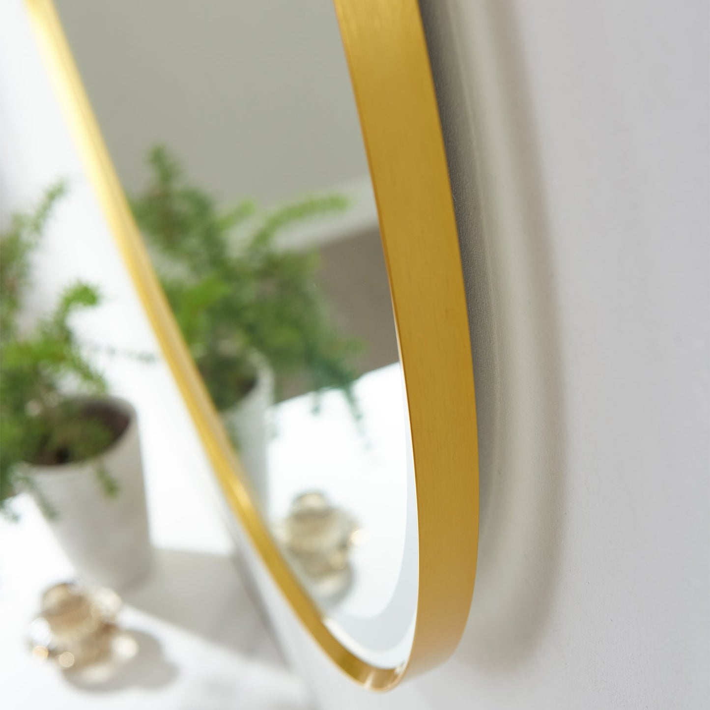 Campobasso 32" Round LED Lighted Accent Bathroom/Vanity Wall Mirror
